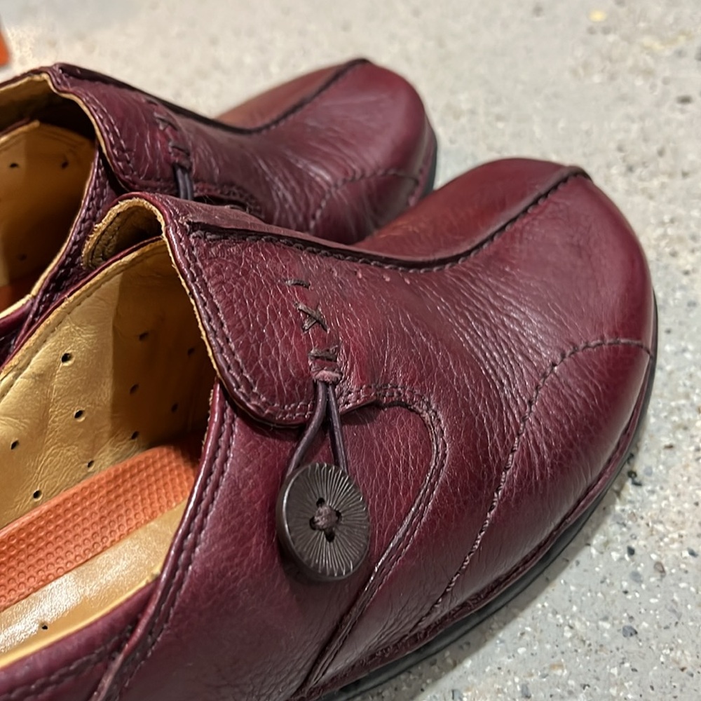 Unstructured Clarks Un.Loop Leather Loafers Burgu… - image 4